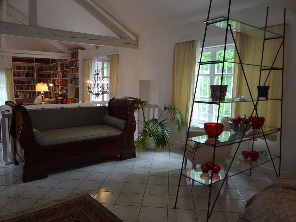 Chateau Mesny Gite Au Fil Des Pages Vic-sur-Seille Exterior photo